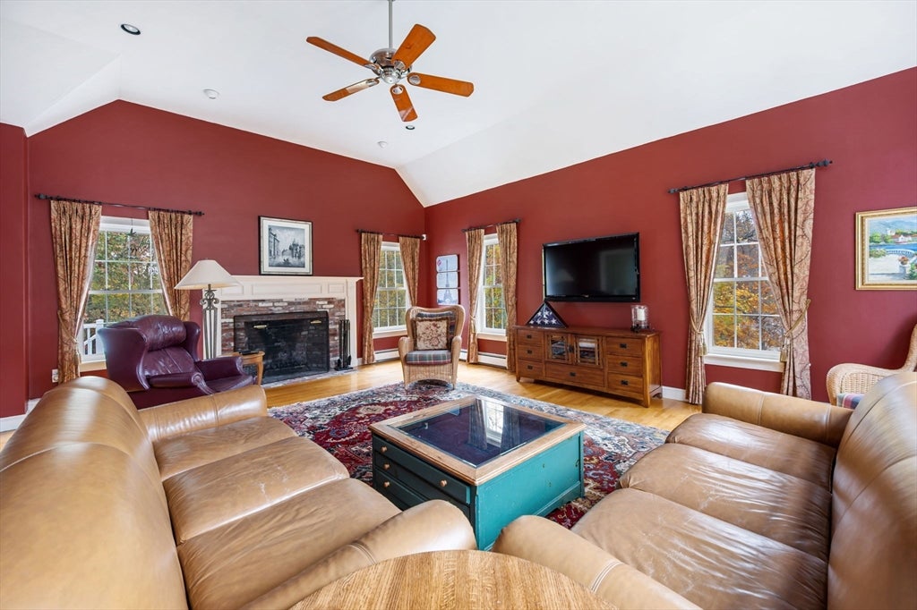 Norwell, Massachusetts, 02061, United States, 4 Bedrooms Bedrooms, ,4 BathroomsBathrooms,Residential,Active,1986892