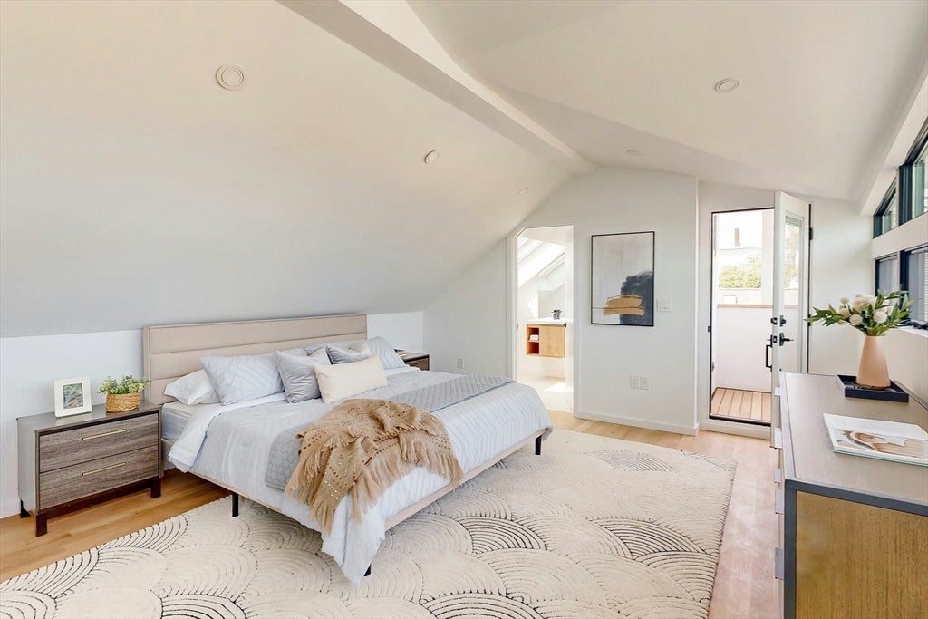 Cambridge, Massachusetts, 02141, United States, 4 Bedrooms Bedrooms, ,5 BathroomsBathrooms,Residential,Active,1945450