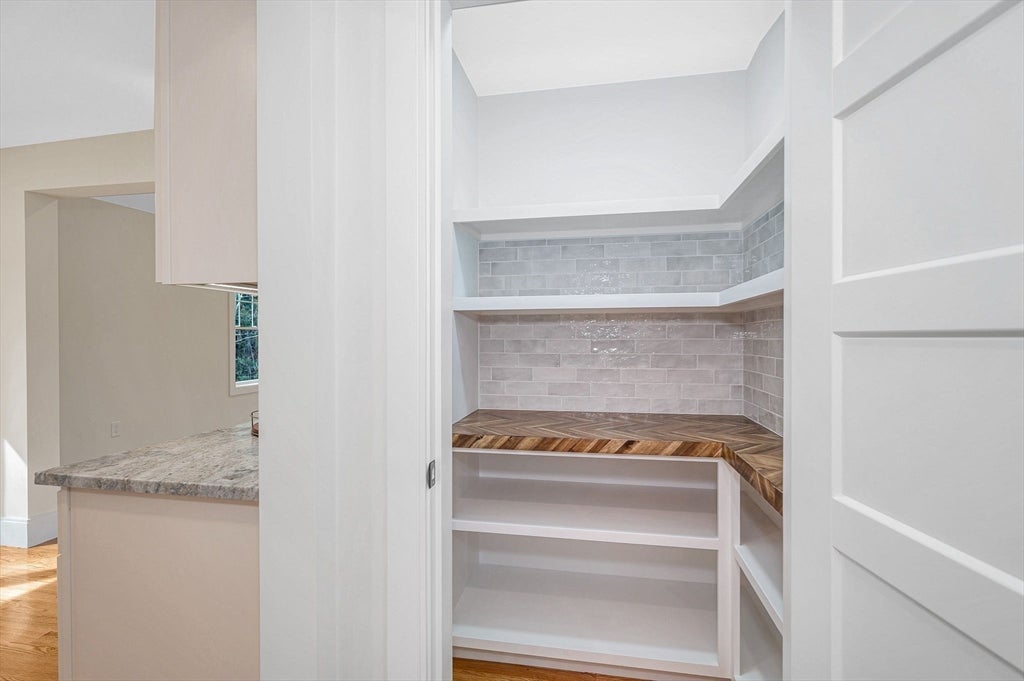 Wilmington, Massachusetts, 01887, United States, 4 Bedrooms Bedrooms, ,3 BathroomsBathrooms,Residential,Active,2043113