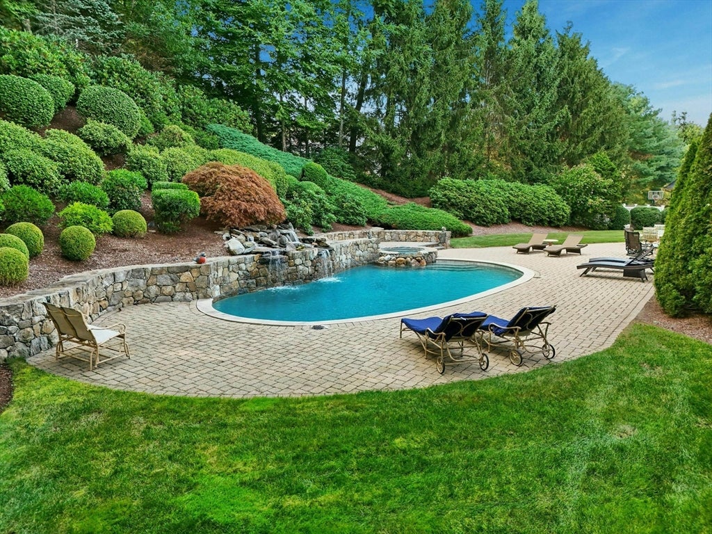 Hopkinton, Massachusetts, 01748, United States, 5 Bedrooms Bedrooms, ,8 BathroomsBathrooms,Residential,Active,1953005