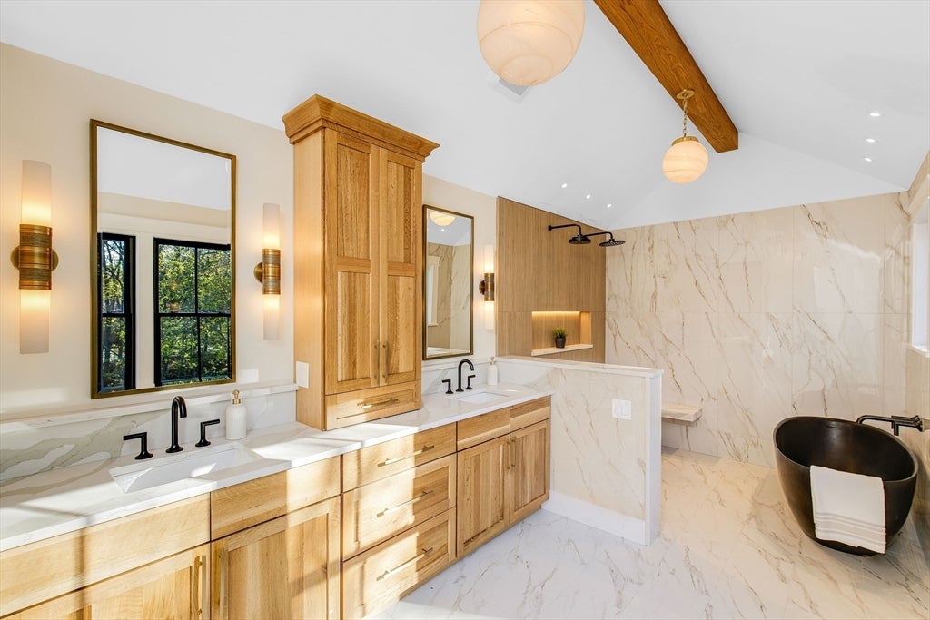 Newburyport, Massachusetts, 01950, United States, 4 Bedrooms Bedrooms, ,6 BathroomsBathrooms,Residential,Active,2043835