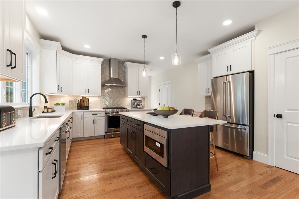 Medford, Massachusetts, 02155, United States, 5 Bedrooms Bedrooms, ,4 BathroomsBathrooms,Residential,Active,1992266