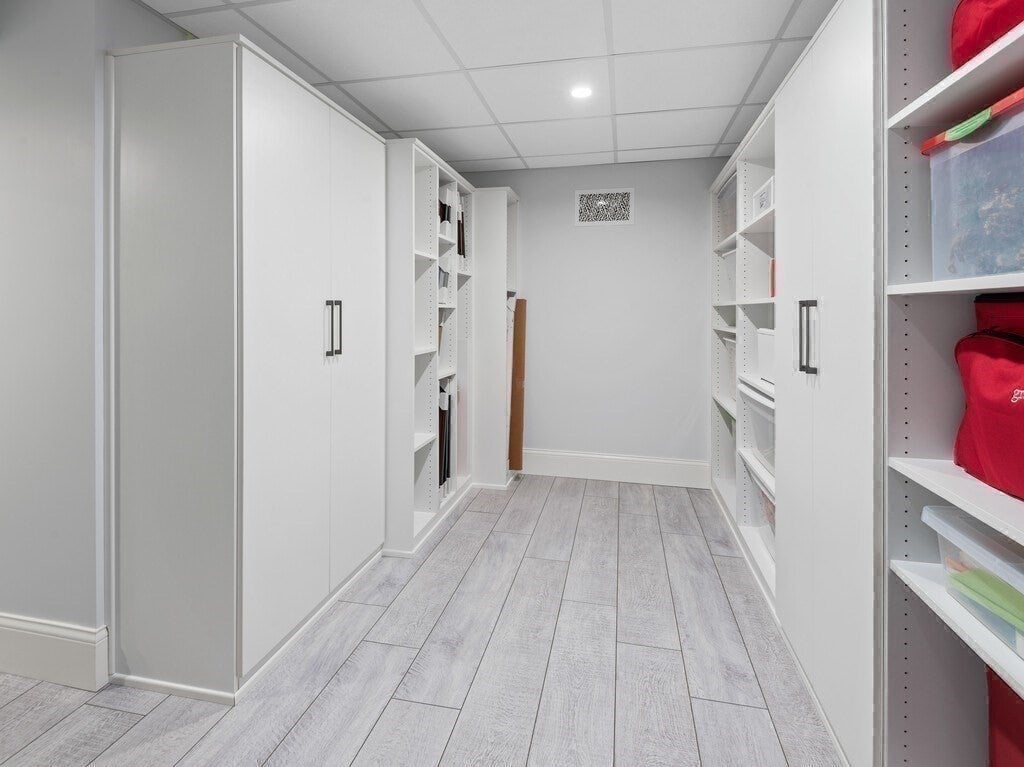 Shrewsbury, Massachusetts, 01545, United States, 5 Bedrooms Bedrooms, ,5 BathroomsBathrooms,Residential,Active,1995271