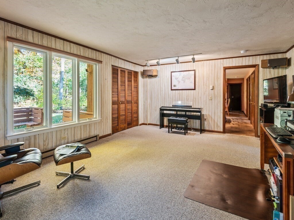 Shrewsbury, Massachusetts, 01545, United States, 4 Bedrooms Bedrooms, ,5 BathroomsBathrooms,Residential,Active,1968373
