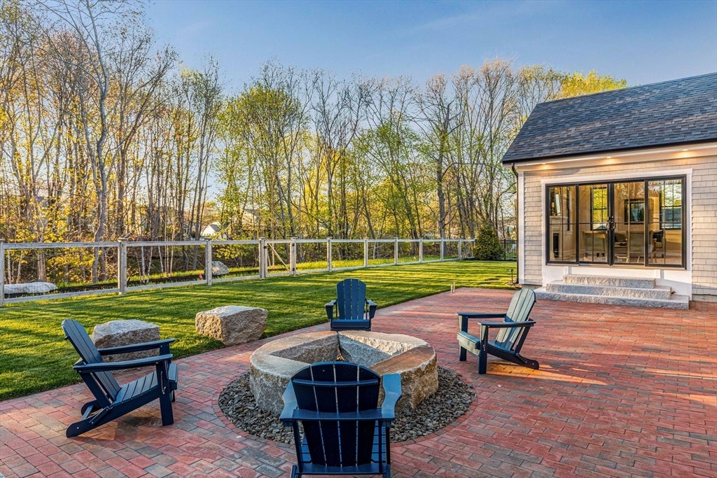 Newburyport, Massachusetts, 01950, United States, 4 Bedrooms Bedrooms, ,6 BathroomsBathrooms,Residential,Active,2043835