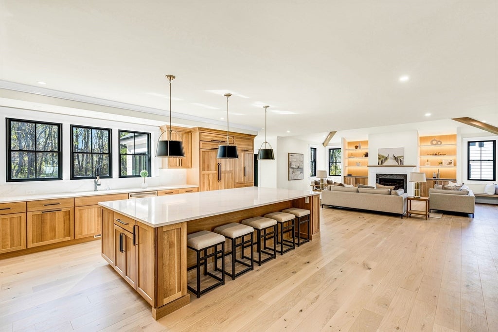 Newburyport, Massachusetts, 01950, United States, 4 Bedrooms Bedrooms, ,6 BathroomsBathrooms,Residential,Active,2043835