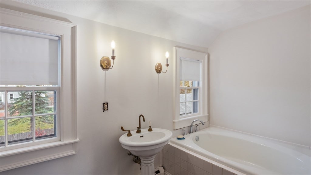 Newburyport, Massachusetts, 01950, United States, 3 Bedrooms Bedrooms, ,3 BathroomsBathrooms,Residential,Active,1986921