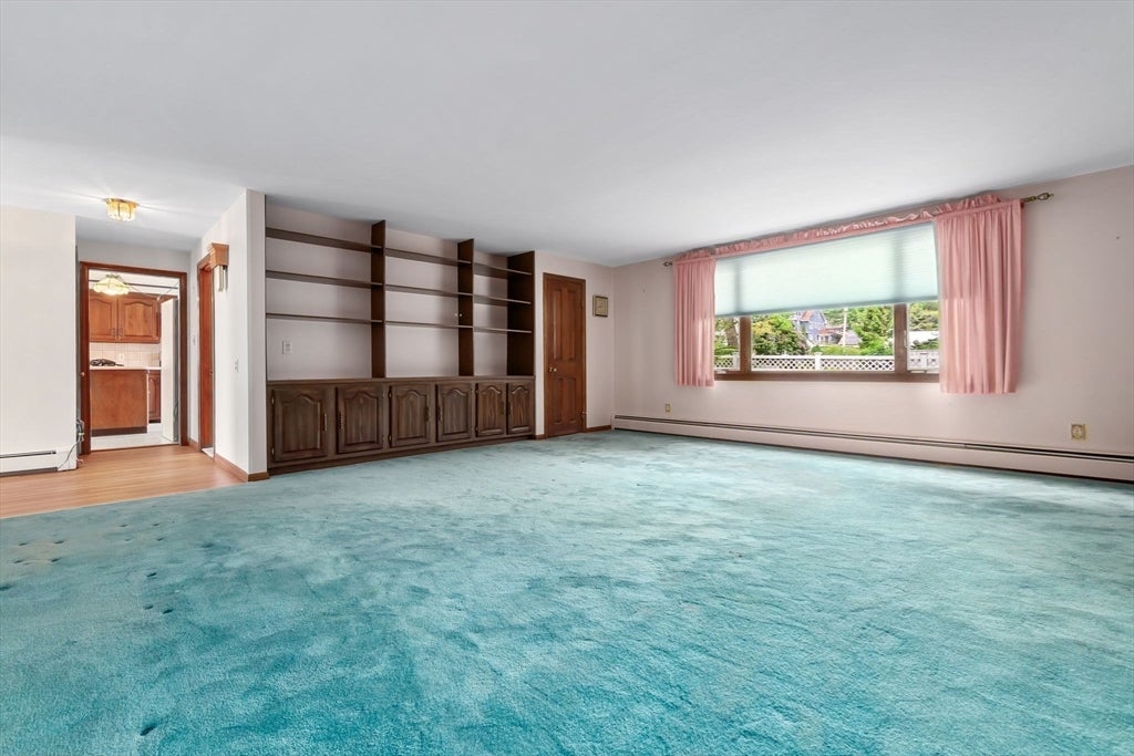 Gloucester, Massachusetts, 01930, United States, 3 Bedrooms Bedrooms, ,3 BathroomsBathrooms,Residential,Active,1849486