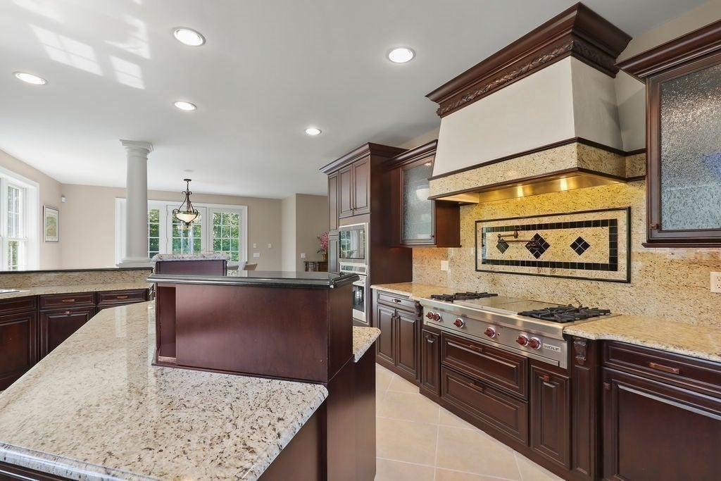 North Attleboro, Massachusetts, 02760, United States, 5 Bedrooms Bedrooms, ,6 BathroomsBathrooms,Residential,Active,1934825