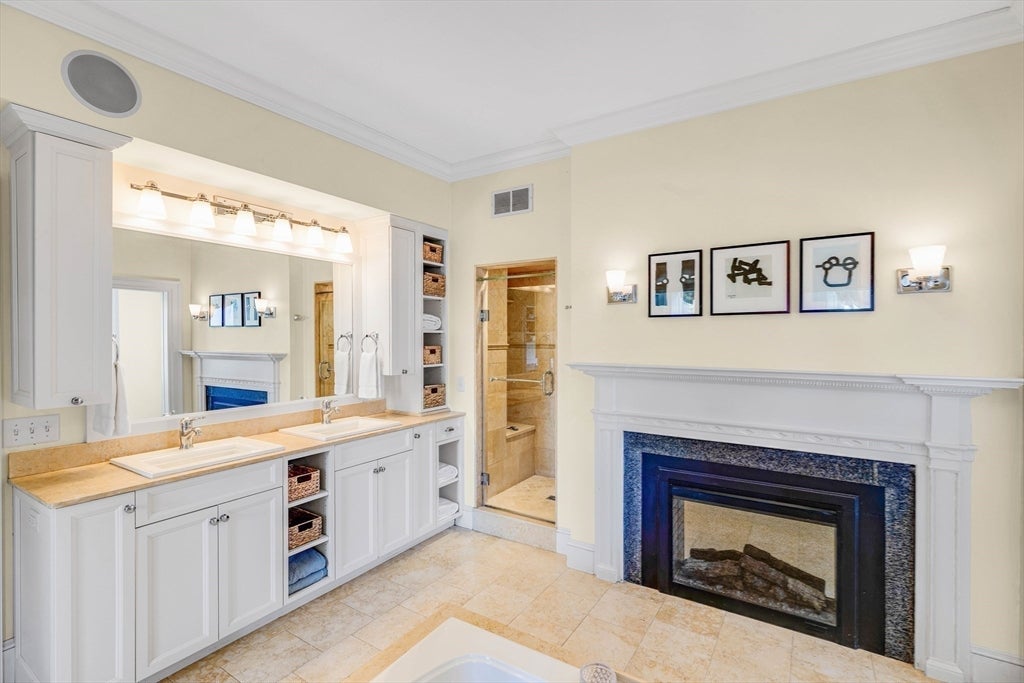 Salem, Massachusetts, 01970, United States, 5 Bedrooms Bedrooms, ,7 BathroomsBathrooms,Residential,Active,1945049