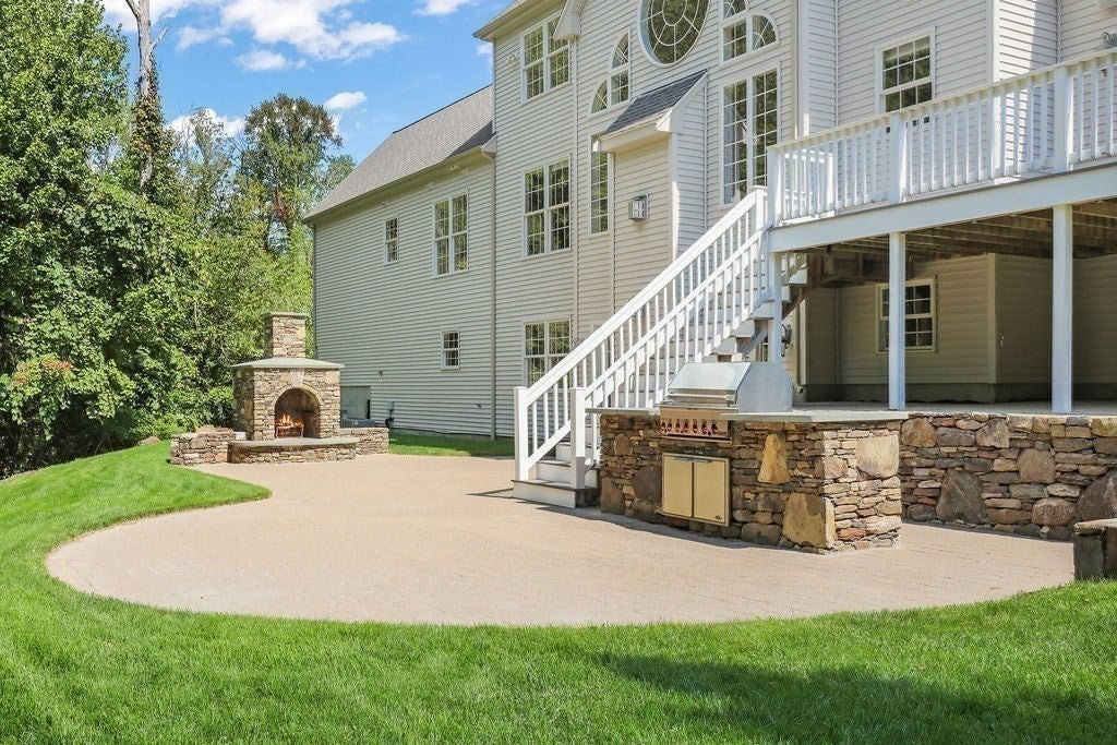 North Attleboro, Massachusetts, 02760, United States, 5 Bedrooms Bedrooms, ,6 BathroomsBathrooms,Residential,Active,1934825