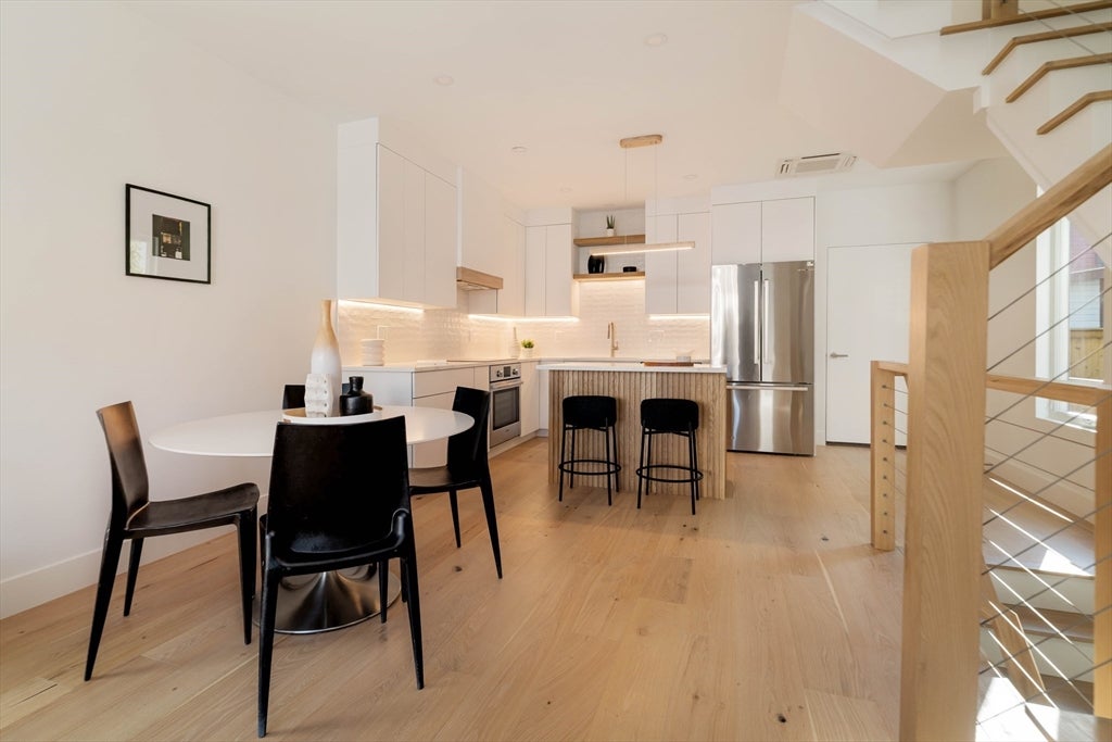 Cambridge, Massachusetts, 02141, United States, 5 Bedrooms Bedrooms, ,5 BathroomsBathrooms,Residential,Active,1942391