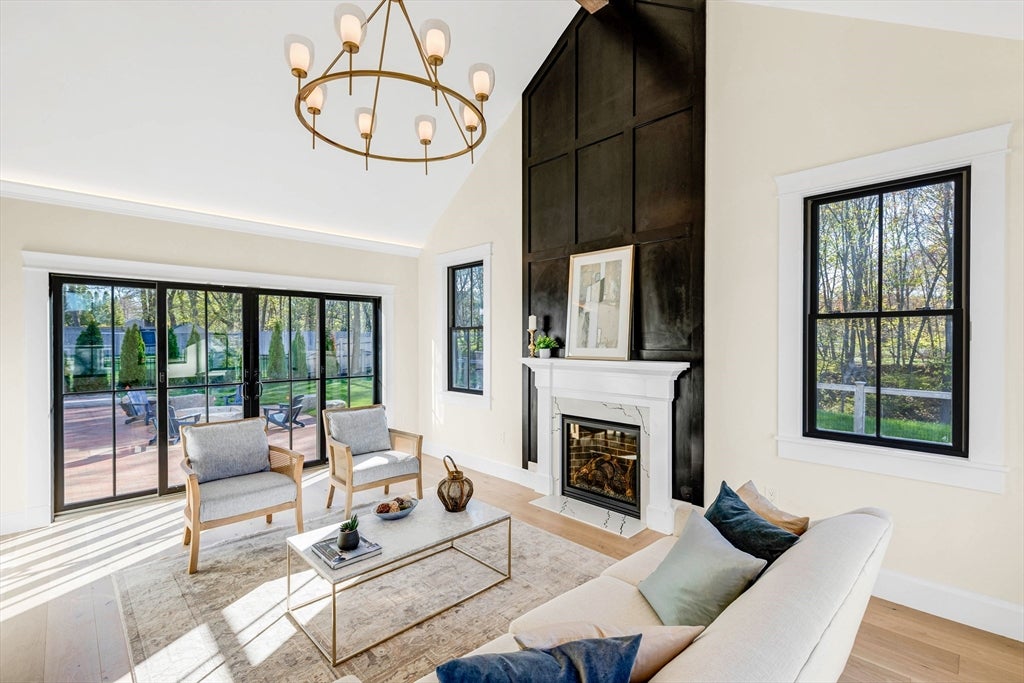 Newburyport, Massachusetts, 01950, United States, 4 Bedrooms Bedrooms, ,6 BathroomsBathrooms,Residential,Active,2043835
