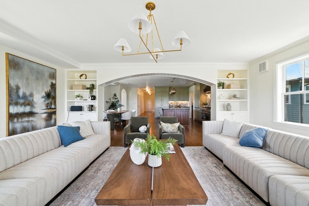 Brookline, Massachusetts, 02446, United States, 4 Bedrooms Bedrooms, ,4 BathroomsBathrooms,Residential,Active,1806604