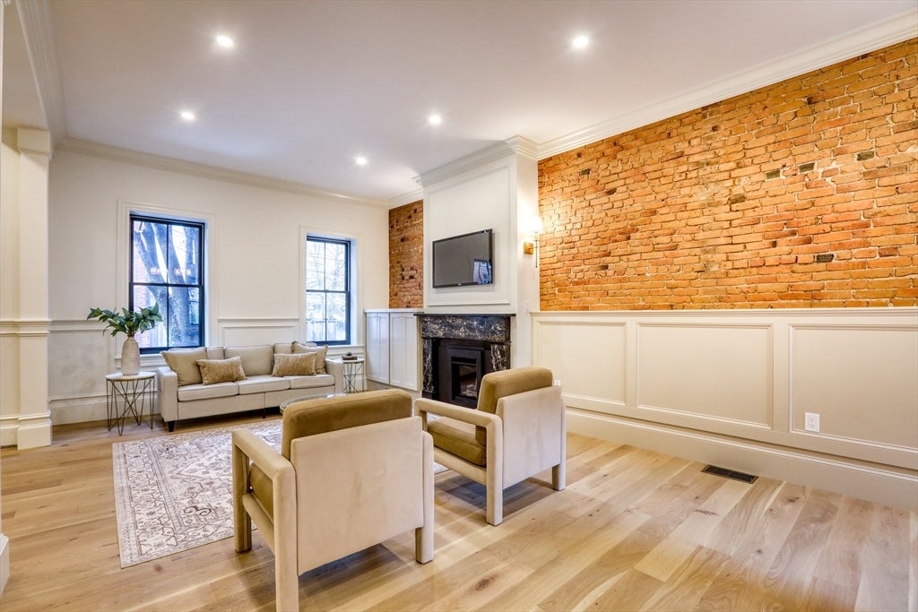 Boston, Massachusetts, 02129, United States, 4 Bedrooms Bedrooms, ,4 BathroomsBathrooms,Residential,Active,2043810