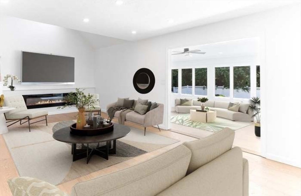 Easton, Massachusetts, 02375, United States, 5 Bedrooms Bedrooms, ,3 BathroomsBathrooms,Residential,Active,1954420