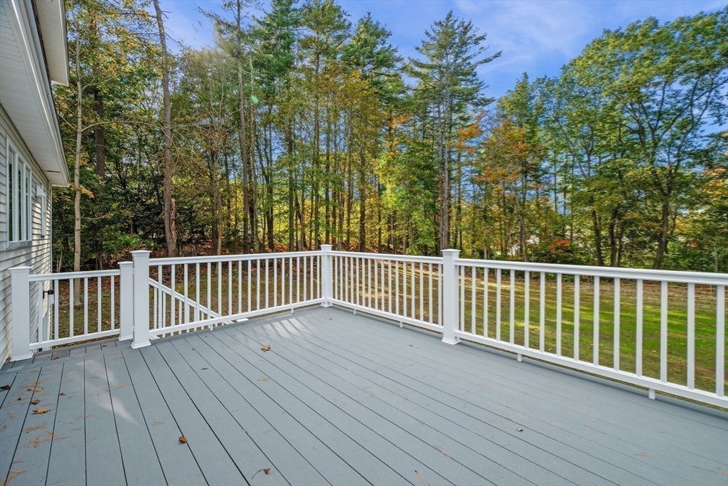 Topsfield, Massachusetts, 01983, United States, 4 Bedrooms Bedrooms, ,3 BathroomsBathrooms,Residential,Active,1962184