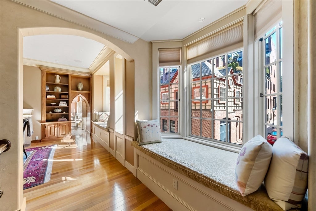 Boston, Massachusetts, 02108, United States, 3 Bedrooms Bedrooms, ,4 BathroomsBathrooms,Residential,Active,1960165