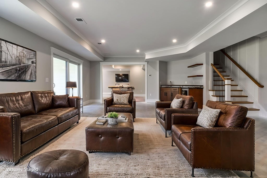 Hopkinton, Massachusetts, 01748, United States, 5 Bedrooms Bedrooms, ,6 BathroomsBathrooms,Residential,Active,1781577