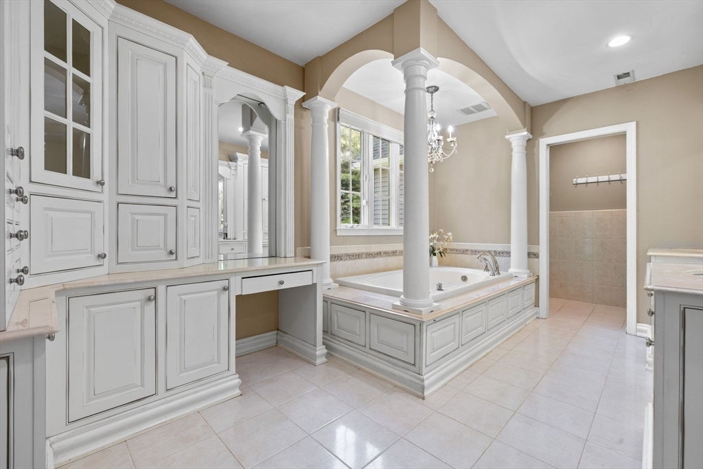 Shrewsbury, Massachusetts, 01545, United States, 6 Bedrooms Bedrooms, ,5 BathroomsBathrooms,Residential,Active,1904160