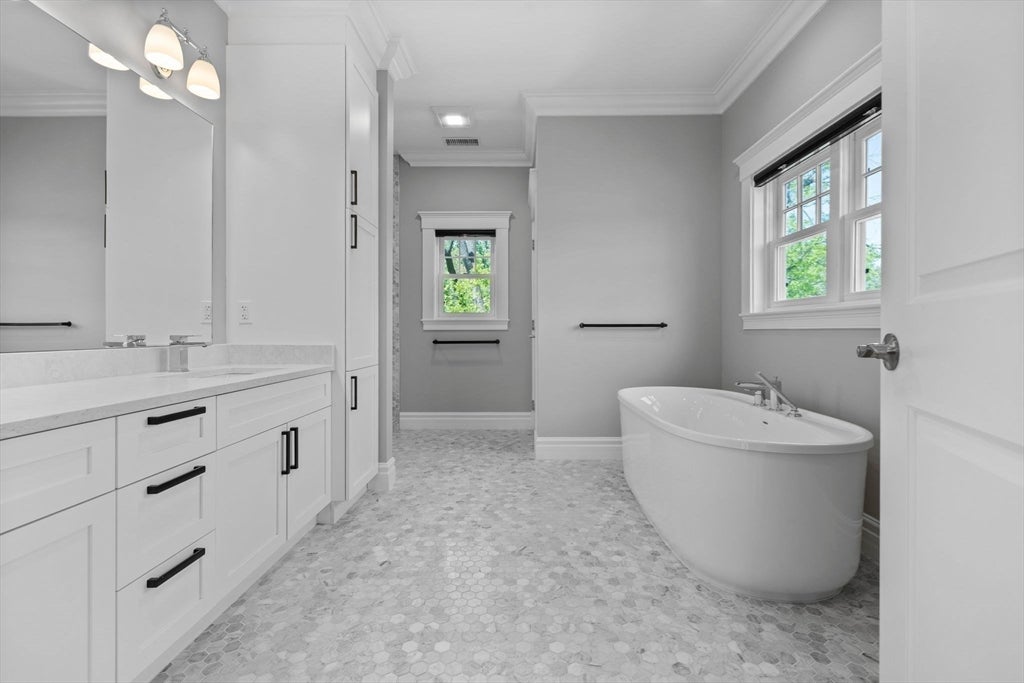 Newton, Massachusetts, 02460, United States, 5 Bedrooms Bedrooms, ,4 BathroomsBathrooms,Residential,Active,1934756