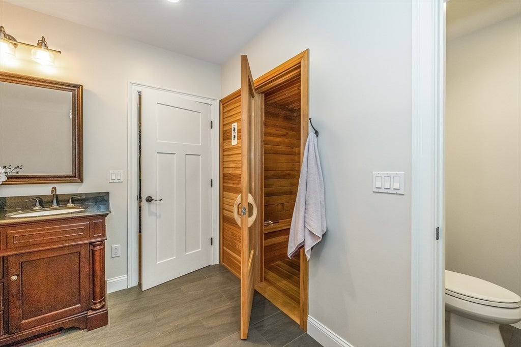 Woburn, Massachusetts, 01801, United States, 5 Bedrooms Bedrooms, ,5 BathroomsBathrooms,Residential,Active,1922298