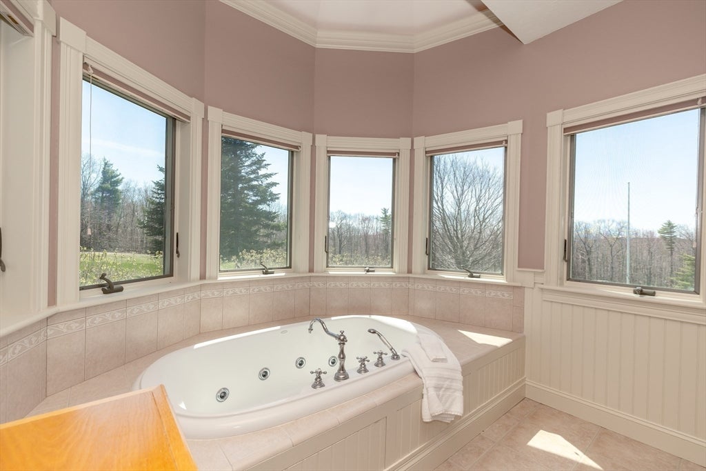 Pittsfield, New Hampshire, 03263, United States, 4 Bedrooms Bedrooms, ,5 BathroomsBathrooms,Residential,Active,1860238