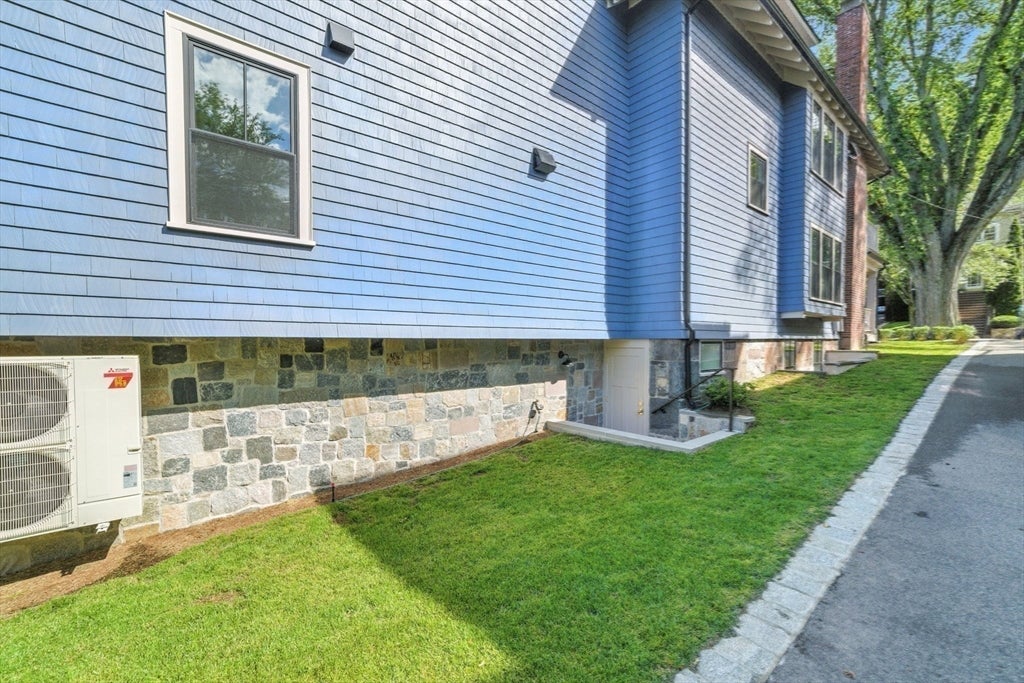Brookline, Massachusetts, 02446, United States, 4 Bedrooms Bedrooms, ,4 BathroomsBathrooms,Residential,Active,1806604