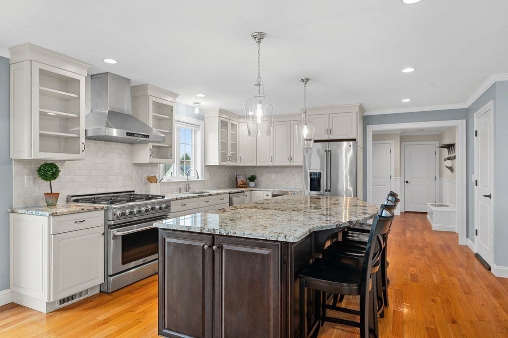 West Newbury, Massachusetts, 01985, United States, 4 Bedrooms Bedrooms, ,4 BathroomsBathrooms,Residential,Active,1986888