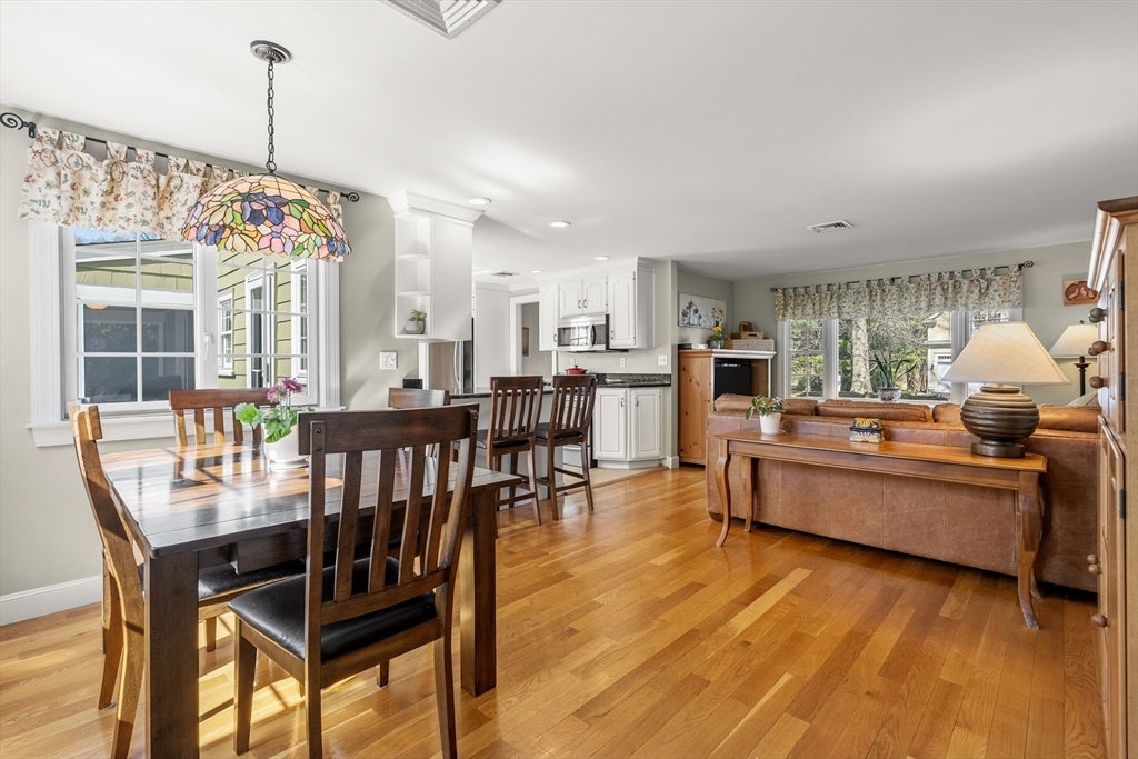 Winchester, Massachusetts, 01890, United States, 4 Bedrooms Bedrooms, ,3 BathroomsBathrooms,Residential,Active,2043140