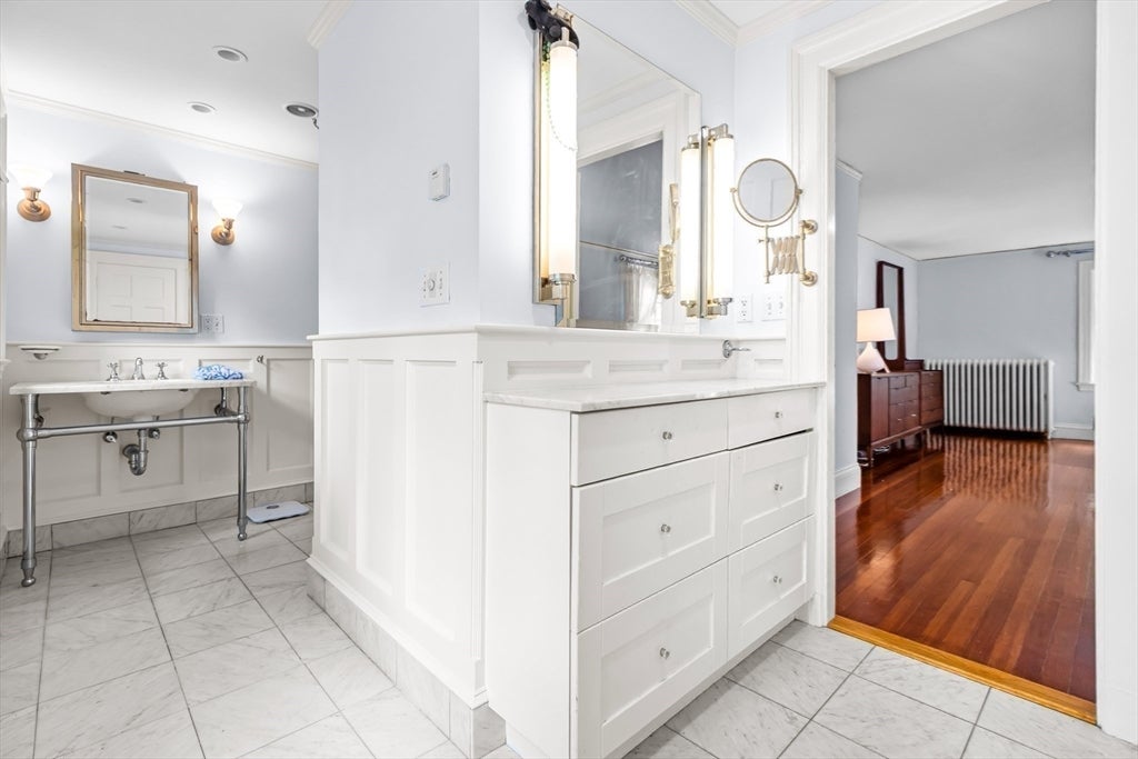 Brookline, Massachusetts, 02445, United States, 5 Bedrooms Bedrooms, ,4 BathroomsBathrooms,Residential,Active,1905060