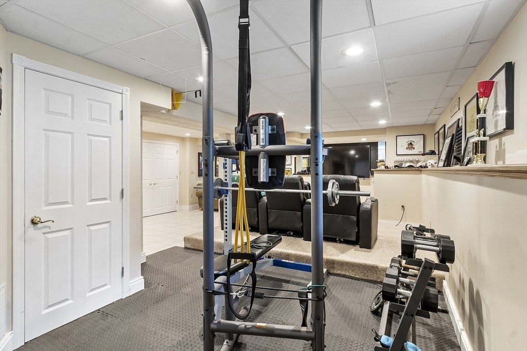 Middleton, Massachusetts, 01949, United States, 4 Bedrooms Bedrooms, ,4 BathroomsBathrooms,Residential,Active,1941131