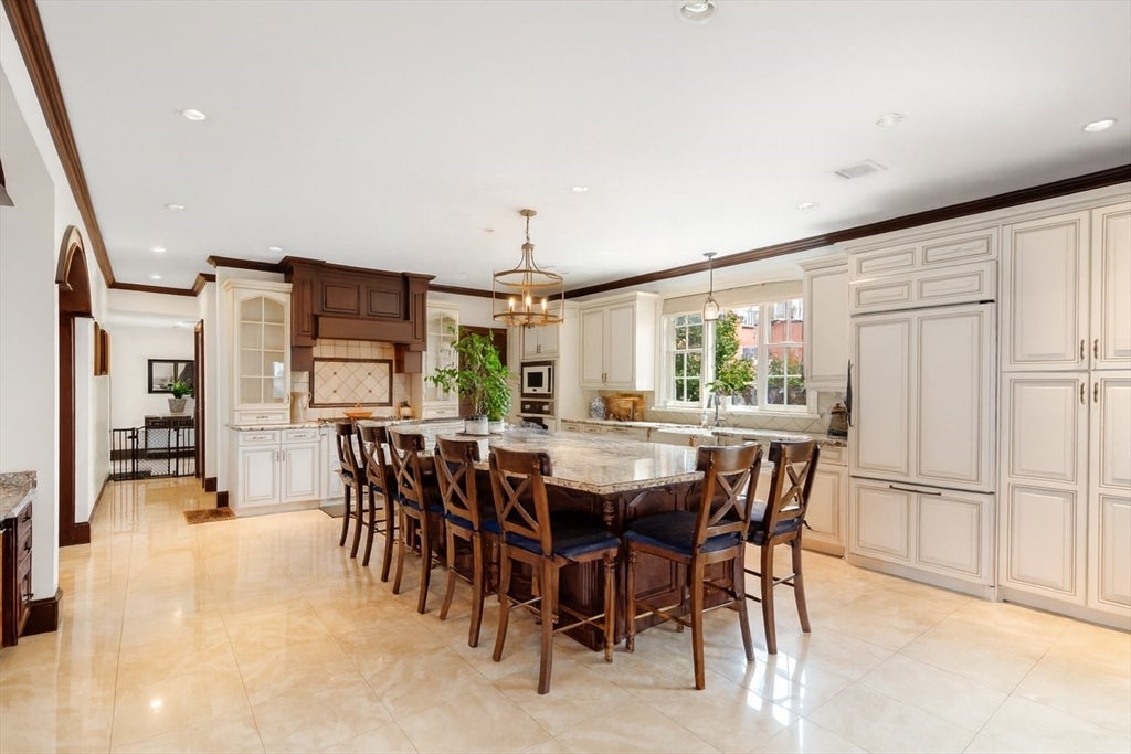 Revere, Massachusetts, 02151, United States, 5 Bedrooms Bedrooms, ,4 BathroomsBathrooms,Residential,Active,1927654