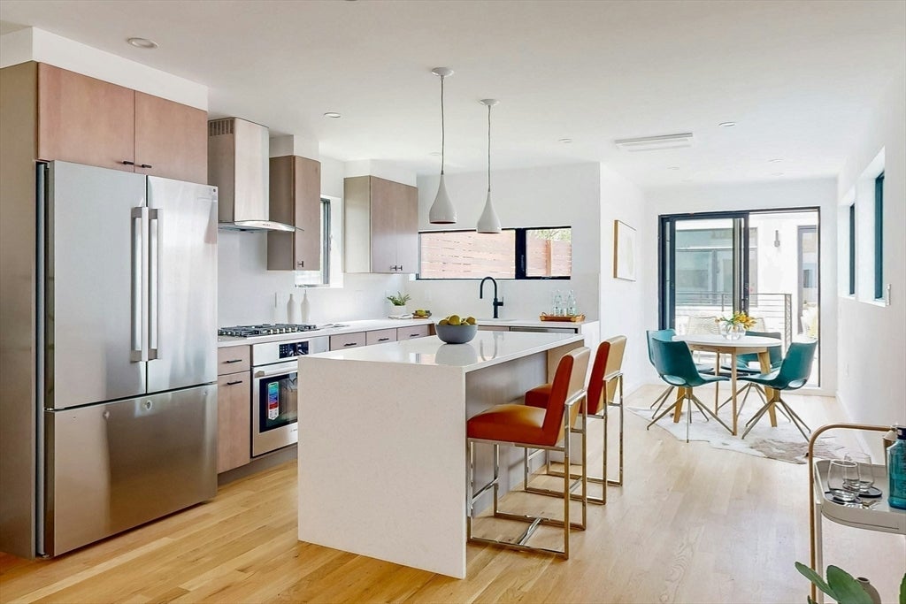 Cambridge, Massachusetts, 02141, United States, 4 Bedrooms Bedrooms, ,5 BathroomsBathrooms,Residential,Active,1945450