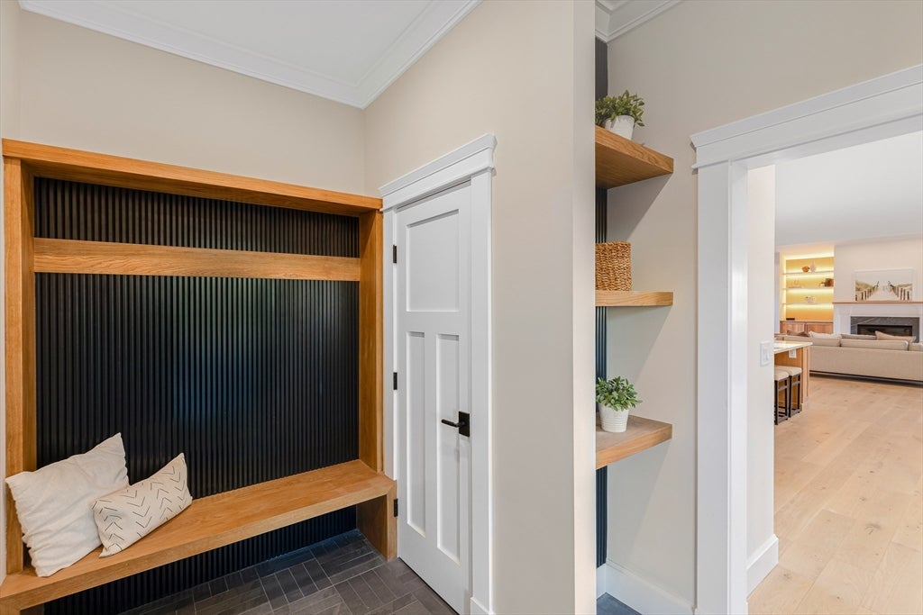 Newburyport, Massachusetts, 01950, United States, 4 Bedrooms Bedrooms, ,6 BathroomsBathrooms,Residential,Active,2043835