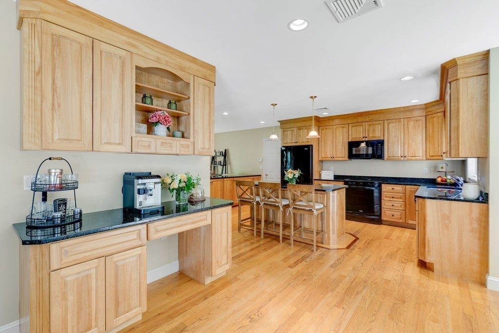 Ipswich, Massachusetts, 01938, United States, 4 Bedrooms Bedrooms, ,3 BathroomsBathrooms,Residential,Active,1922346
