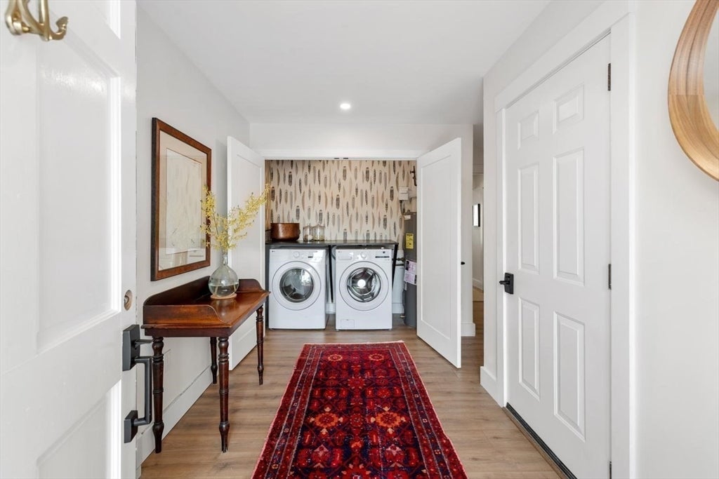 Gloucester, Massachusetts, 01930, United States, 2 Bedrooms Bedrooms, ,3 BathroomsBathrooms,Residential,Active,2043789