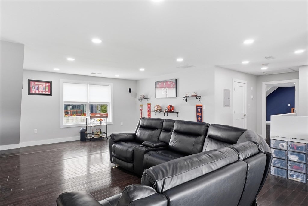Lynn, Massachusetts, 01904, United States, 5 Bedrooms Bedrooms, ,3 BathroomsBathrooms,Residential,Active,2043805