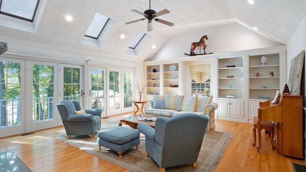 West Newbury, Massachusetts, 01985, United States, 4 Bedrooms Bedrooms, ,5 BathroomsBathrooms,Residential,Active,1936453