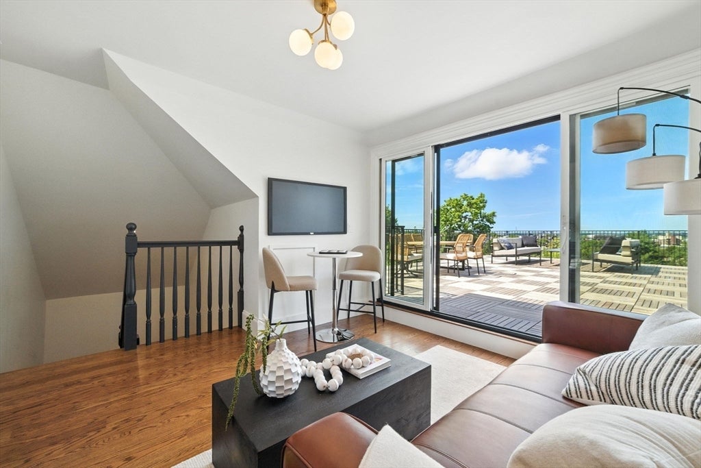 Brookline, Massachusetts, 02446, United States, 4 Bedrooms Bedrooms, ,4 BathroomsBathrooms,Residential,Active,1806604