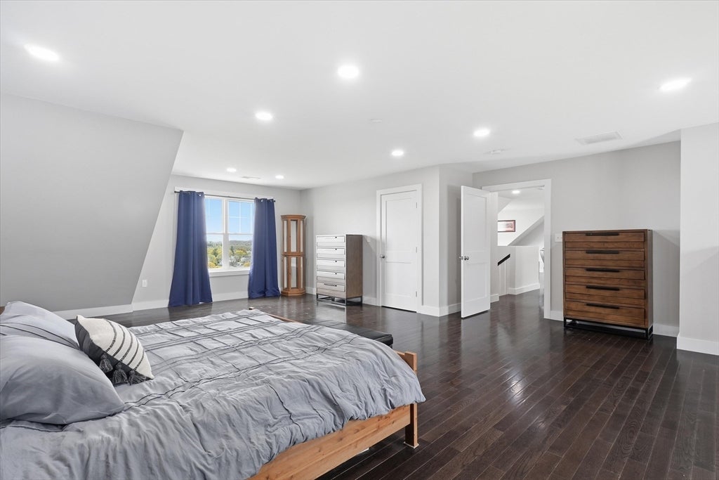 Lynn, Massachusetts, 01904, United States, 5 Bedrooms Bedrooms, ,3 BathroomsBathrooms,Residential,Active,2043805