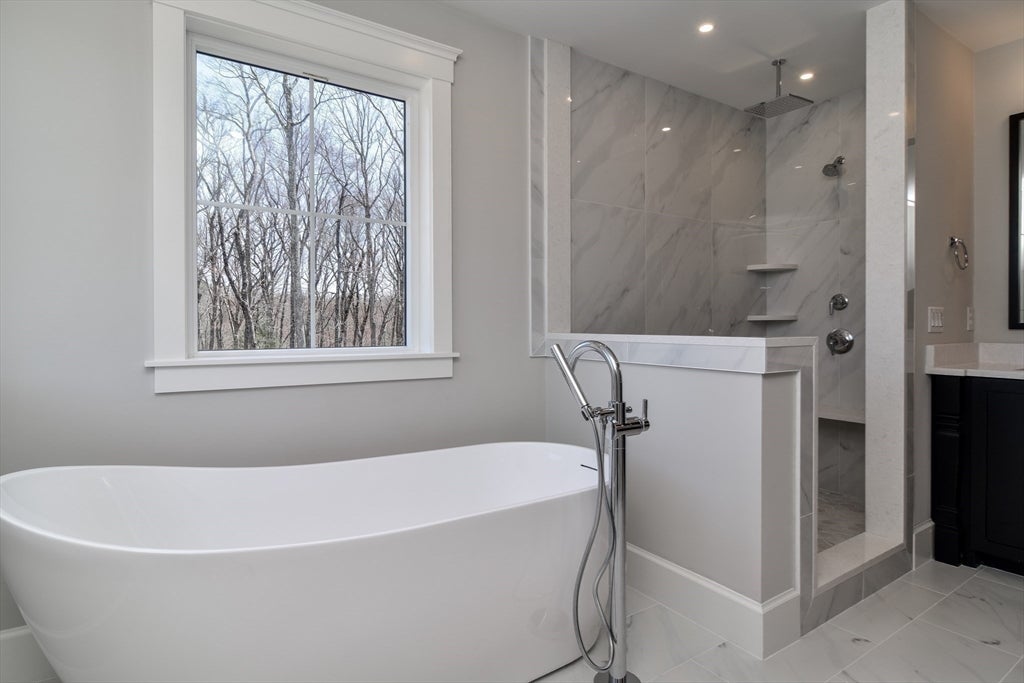 Hopkinton, Massachusetts, 01748, United States, 5 Bedrooms Bedrooms, ,6 BathroomsBathrooms,Residential,Active,1781577