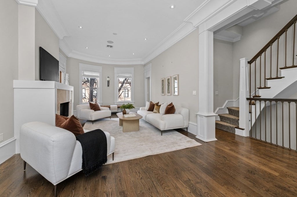 Boston, Massachusetts, 02118, United States, 3 Bedrooms Bedrooms, ,3 BathroomsBathrooms,Residential,Active,2010917