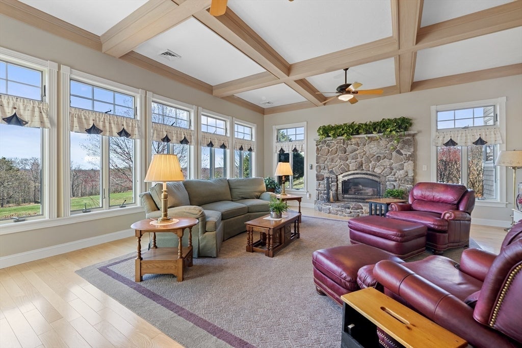 Pittsfield, New Hampshire, 03263, United States, 4 Bedrooms Bedrooms, ,5 BathroomsBathrooms,Residential,Active,1860238