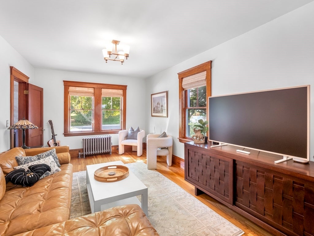 Newburyport, Massachusetts, 01950, United States, 5 Bedrooms Bedrooms, ,2 BathroomsBathrooms,Residential,Active,1986902