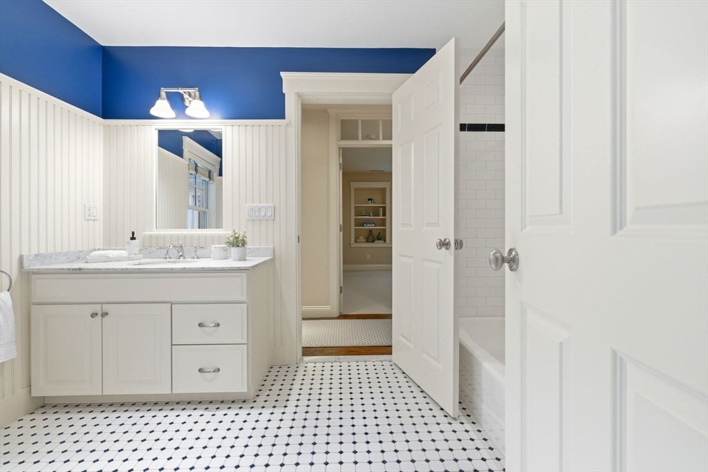 Concord, Massachusetts, 01742, United States, 6 Bedrooms Bedrooms, ,7 BathroomsBathrooms,Residential,Active,2044996