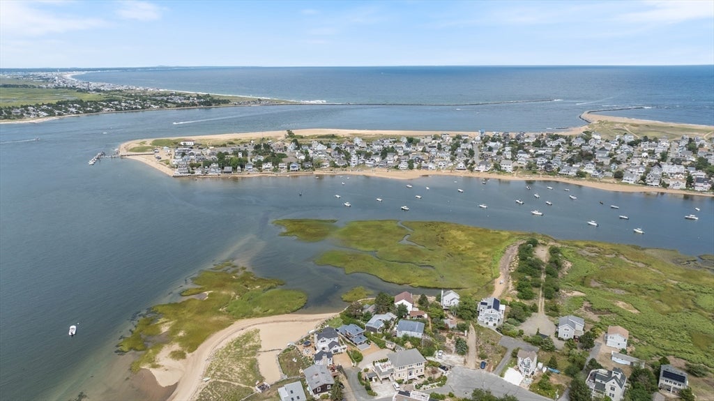 Newburyport, Massachusetts, 01950, United States, 2 Bedrooms Bedrooms, ,1 BathroomBathrooms,Residential,Active,1920272