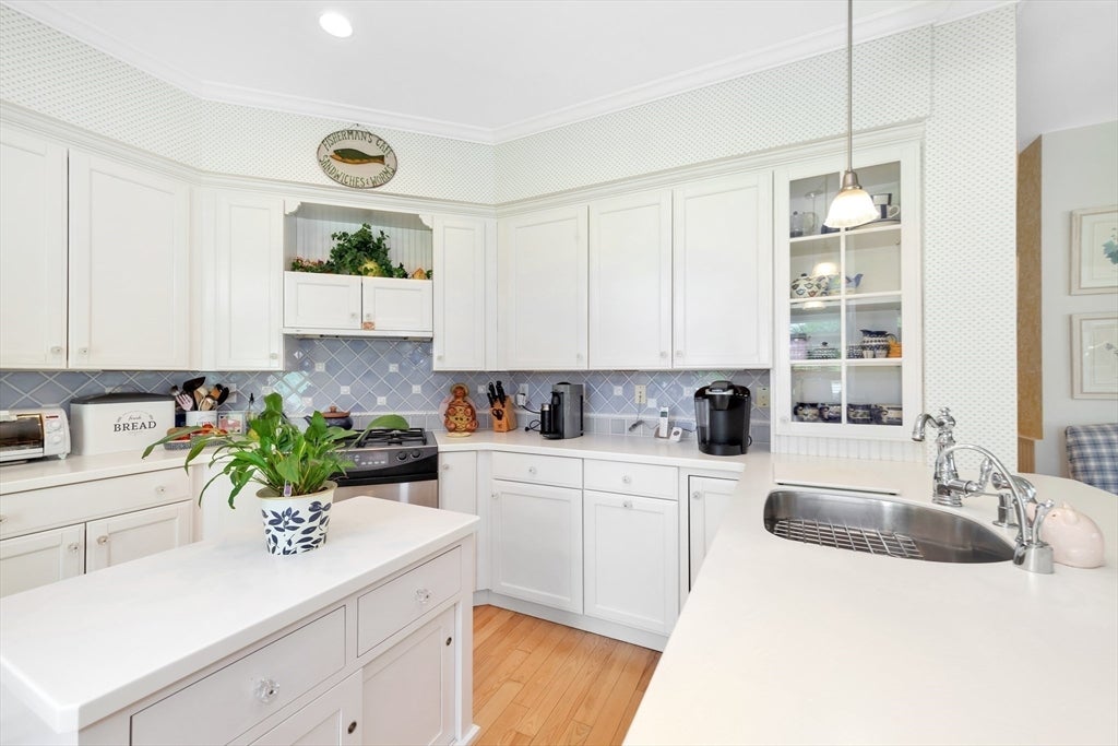Gloucester, Massachusetts, 01930, United States, 4 Bedrooms Bedrooms, ,3 BathroomsBathrooms,Residential,Active,1929470