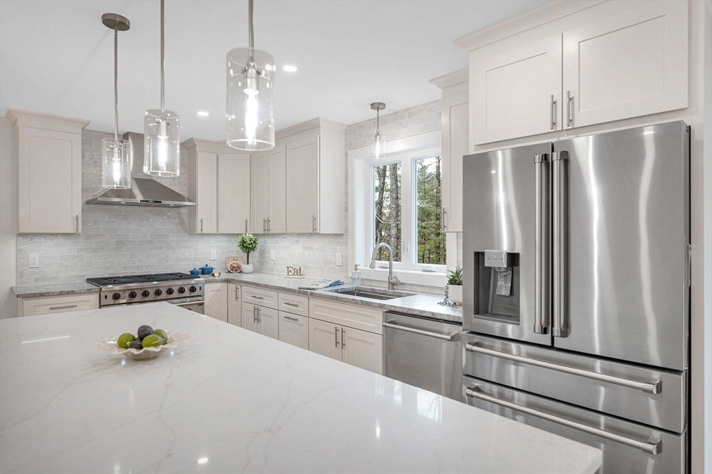Wilmington, Massachusetts, 01887, United States, 4 Bedrooms Bedrooms, ,3 BathroomsBathrooms,Residential,Active,2043113