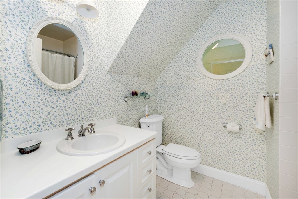 Gloucester, Massachusetts, 01930, United States, 4 Bedrooms Bedrooms, ,3 BathroomsBathrooms,Residential,Active,1929470
